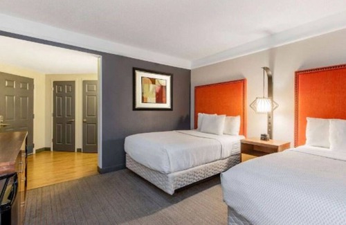 Central Business District Hotel | Downtown New Orleans Getaway with Pool | Minutes to French Quarter