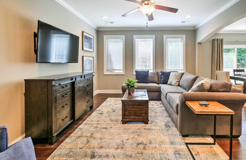 Southern Pines House | Downtown Townhome Walk to Dine and Shop on Broad St