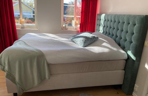 Sodertalje Municipality Bed & Breakfast | DR ÅSA Forest House w Pool near a Golf Course, Concerts & the Baltic Sea