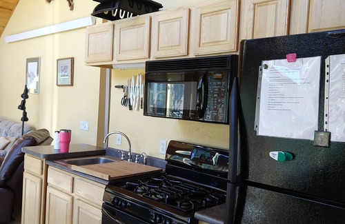 Benchmark Cabin | Dragon's Lair Large Deck and Mountaintop View.