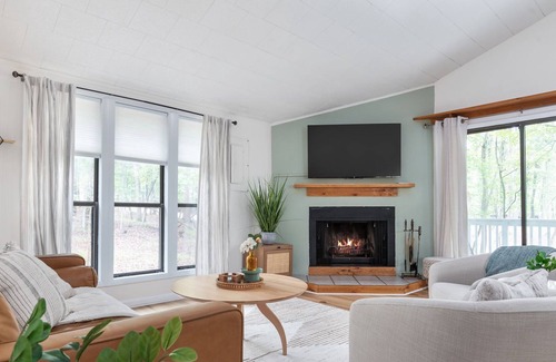 The Woods Cottage | Dragonfly Cottage - Chic, Upscale, Cozy Retreat in The Woods Resort