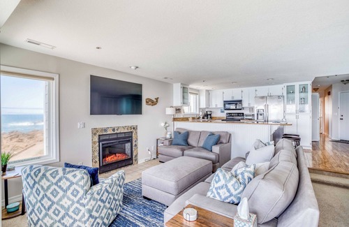 Logsden Condo | Dramatic Clifftop Depoe Bay Oceanfront Condo has Whales, Birds, and a King Suite