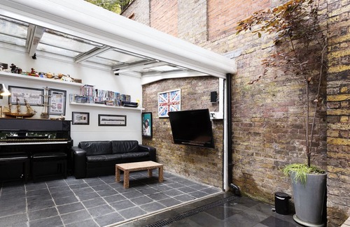 Royal Borough of Kensington and Chelsea House | Drayson Mews House, by Veeve