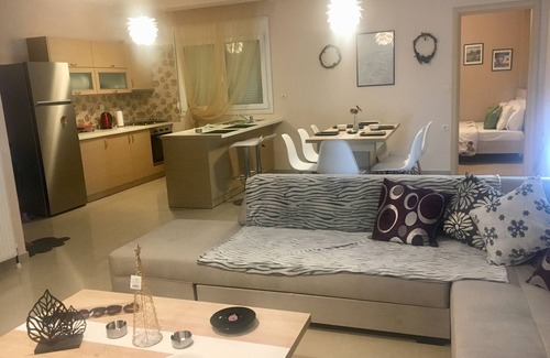 Nea Iraklitsa Apartment | Dream Home is a new, independent modern apartment 250 m from the the beach