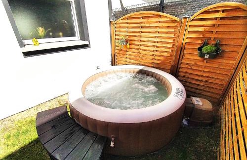 Sartrouville House | Dream of Mediterranean house, Jacuzzi, BBQ, Délices ensoleillés