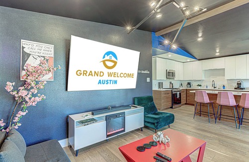 MLK House | Dream Stay w/Pool & Hotub for up to 20 Guests, Mins to DT Austin!