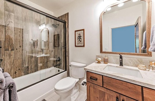 Truckee House | Dreams and Streams by Tahoe Mountain Properties
