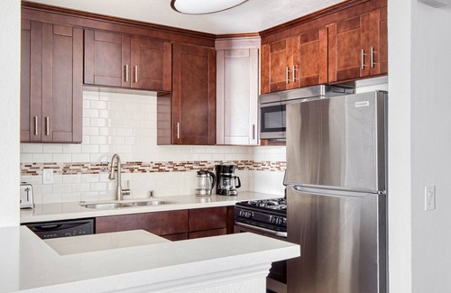 Hollywood Hills West Apartment | Dreamy Hollywood 1BR w/Pool, walk to metro, restaurants, by Blueground