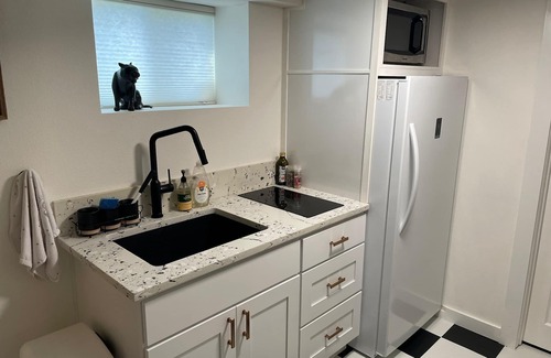 Kerns Apartment | Dreamy Laurelhurst Neighborhood Basement Apartment Extremely Walkable