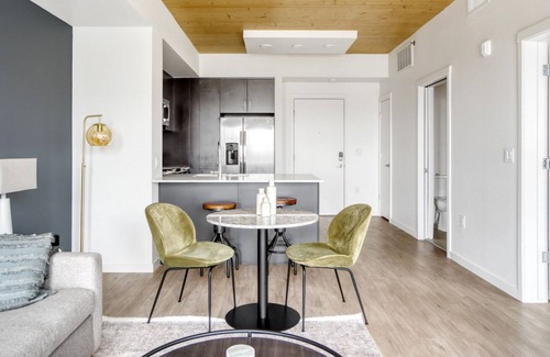 West Colfax Apartment | Dreamy Sloan's Lake 1BR w/ Roof Deck, Gym & W/D, by Blueground