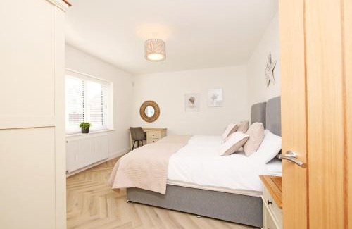 Bridlington House | Driftwood with Free Parking and Sea Views