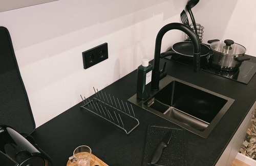 Favoriten Apartment | Dschungel APT at the subway station U1