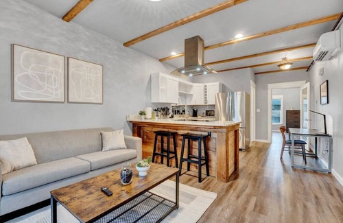 New Tacoma Apartment | DT Action! Extended stay Work, Play, & Relax!