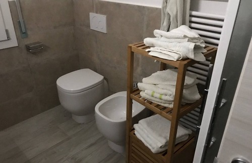 Crocetta-San Lazzaro-Modena Est Apartment | DucaleGuestHouse B&B