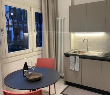 Dorsoduro Apartment | Due Colonne
