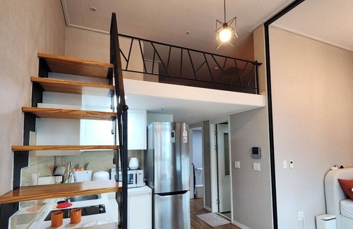Samseong-dong Apartment | Duplex 2-bedroom apartment in Gangnam with air conditioning