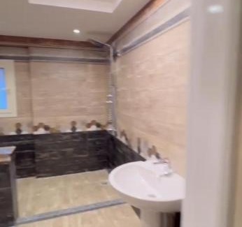 Al Duqqi Apartment | Duplex 5 Bed Room