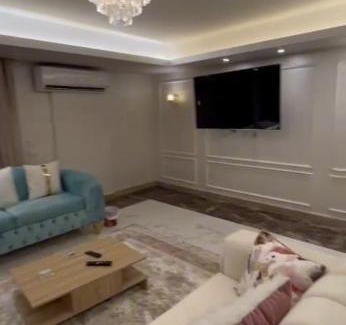 Al Duqqi Apartment | Duplex 5 Bed Room