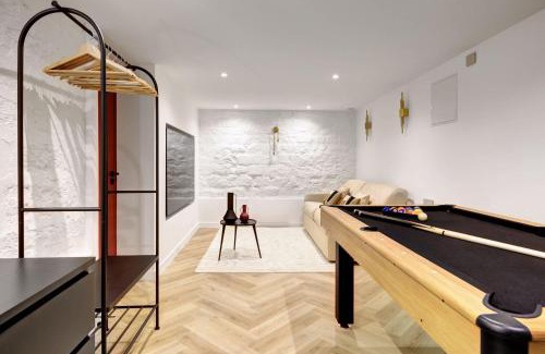 Charonne Apartment | Duplex de Luxe avec billard et baignoire