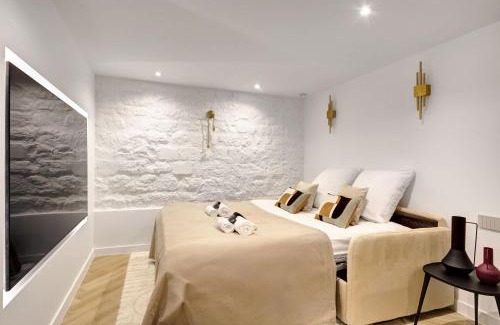 Charonne Apartment | Duplex de Luxe avec billard et baignoire