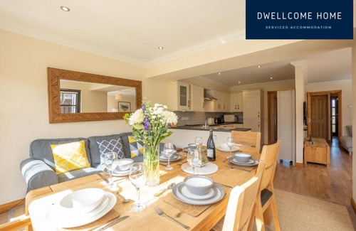 Aberdeen House | Dwellcome Home Ltd 5 Double Bedroom 3 Bathroom House Free Driveway Parking, 637 Mbps WIFI, Ideal for Long Term Contractor, etc Stays, Regular Housekeeping Option - See Our Site for Assurance