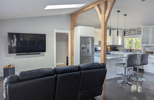 Comox House | Dyke Rd House - Home away from home