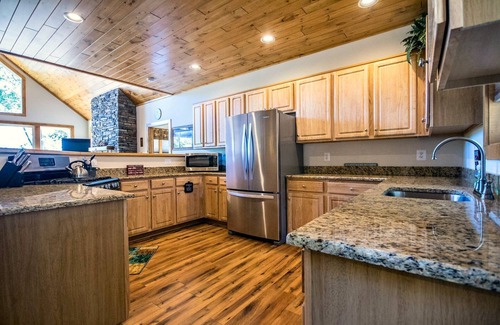 Luray Cabin | Eagle's Nest- A pet friendly cabin on the river!