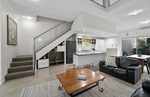 Fortitude Valley Apartment | East Village James Street