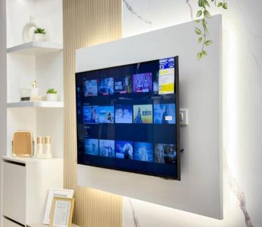 Highway Hills Apartment | Eastovia Suites city center condo with pool at Fame