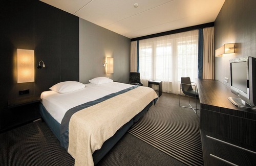 Bruggenmors Hotel | Easy-Access Home With Free Parking — With Easy Access To Walking Trails