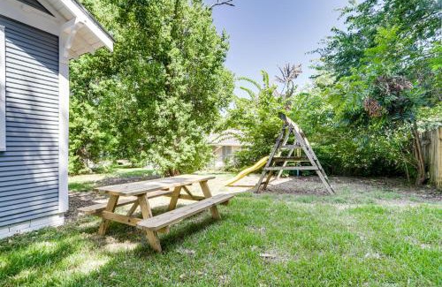 Brenham House | Easy Dtwn Access Restored 1930s Brenham Retreat