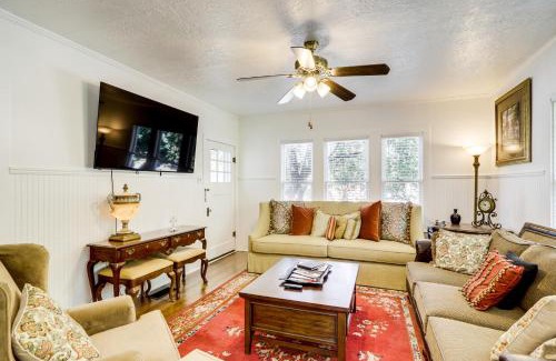 Brenham House | Easy Dtwn Access Restored 1930s Brenham Retreat