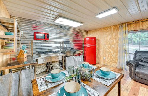 Texarkana Apartment | Easy I-30 Access Cozy Texarkana Apt with Essentials