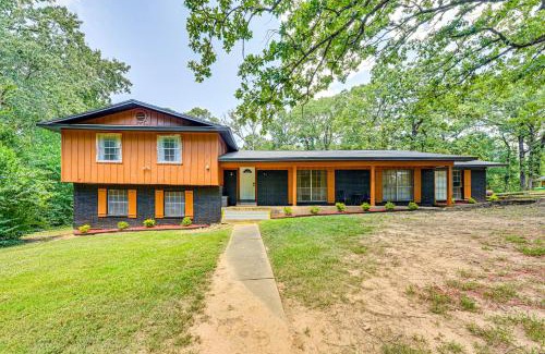 Texarkana Apartment | Easy I-30 Access Cozy Texarkana Apt with Essentials