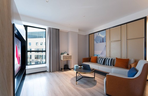 Huadu Hotel | Echarm International Hotel Guangzhou Baiyun International Airport Qingbu Metro Branch - Free Deliver Service to Guangzhou Baiyun International Airport & Free Deliver Service to Canton Fair Complex During Canton Fair Period