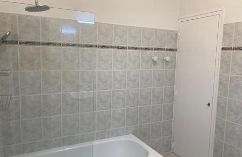 Aubeterre-sur-Dronne Apartment | Echoppe Ancienne Boutique de cordonnier avec jardin privé