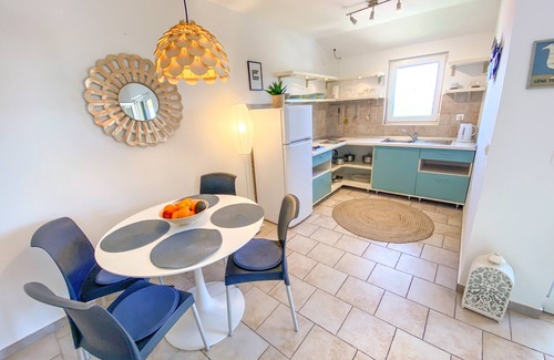 Lumbarda Apartment | Eco apartments Sunshine - Olive Tree for 4