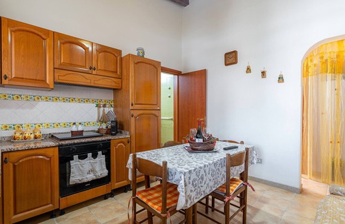 Pachino Villa | 'Eco Del Mare' with veranda just steps from the sea