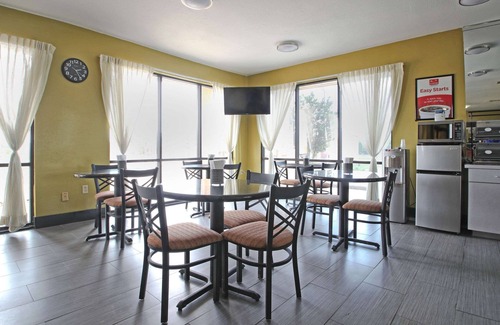 Hillsboro Hotel | Econo Lodge Hillsboro I-35