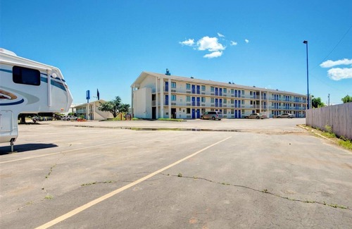 Oklahoma City Hotel | Economy Hotel Plus