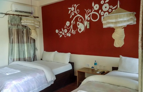 Sauraha Hotel | Eden jungle resort is one of the finest jungle resort in chitwan with garden.