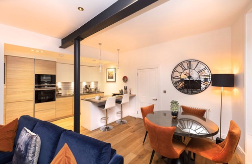 Ellemford Apartment | Edinburgh Luxury Apartment- The Matisse Suite
