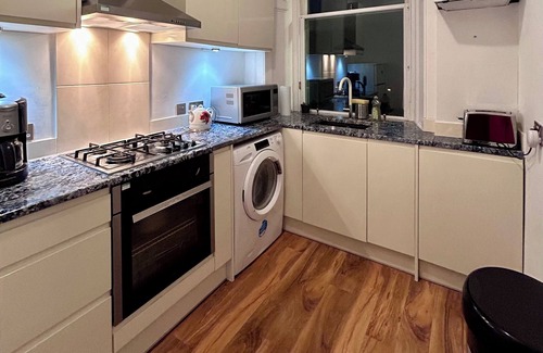 Newington Apartment | Edinburgh’s Arthur’s Seat View