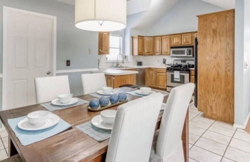 Edmond House | Edmond - Dena · King | Great Location | Patio
