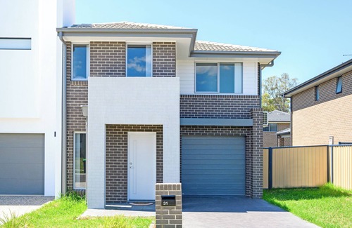 Edmondson Park House | Edmondson Park Modern 4 Br House Parking