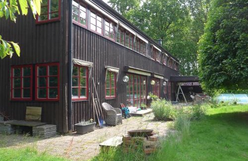 Stehag House | Eget rum i unik 70-talsvilla