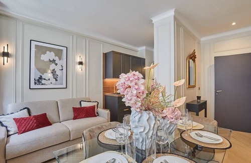 7th Arrondissement Apartment | Eiffel Tower Apartment Invalides