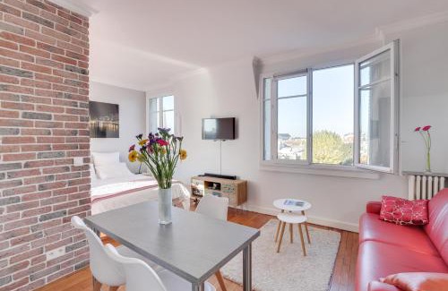 Quartier de l'Ecole-Militaire Apartment | Eiffel Tower view terrace Saint Germain des Pres