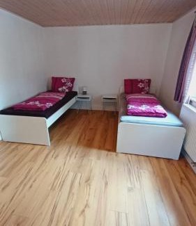 Hummeltal Apartment | Einfache 2 Zimmer Wohnung mit Parkplatz nur 8 Min nach Bayreuth
