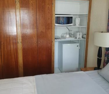 Saint John Parish Bed & Breakfast | Eko Cozy Guest House